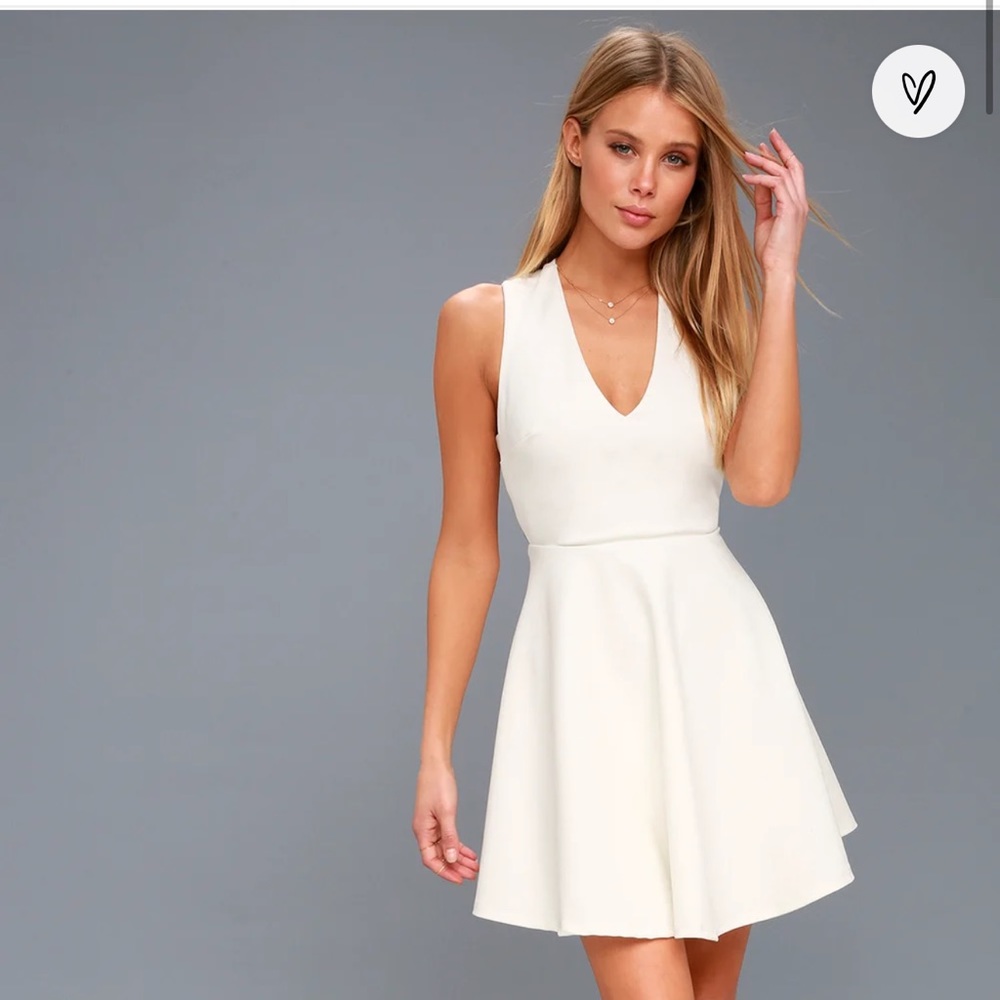Lulu’s White Backless Skater Dress size XS